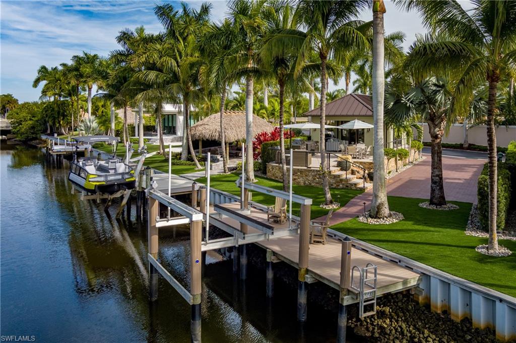 NAPLES MOTORCOACH RESORT - Land