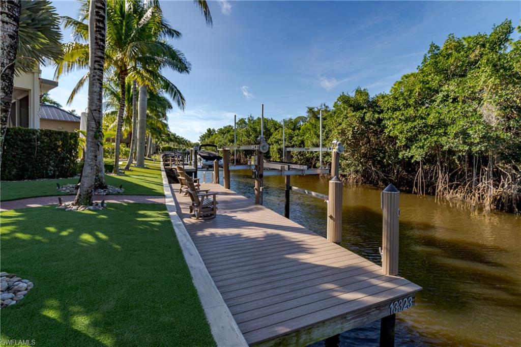 NAPLES MOTORCOACH RESORT - Land
