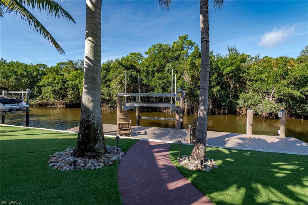 NAPLES MOTORCOACH RESORT - Land