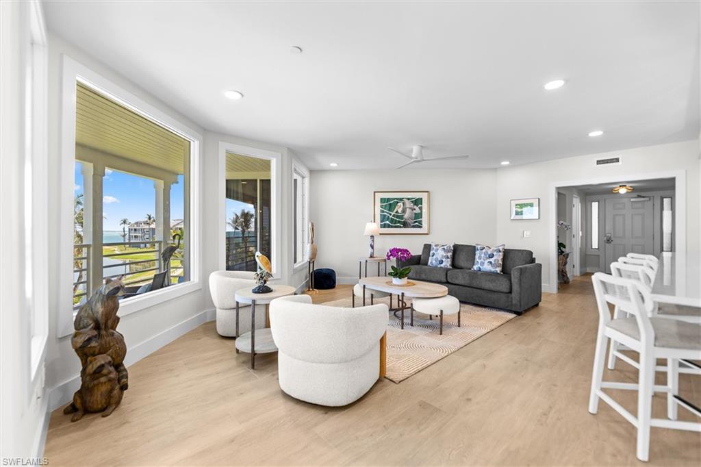 LAND'S END - Residential