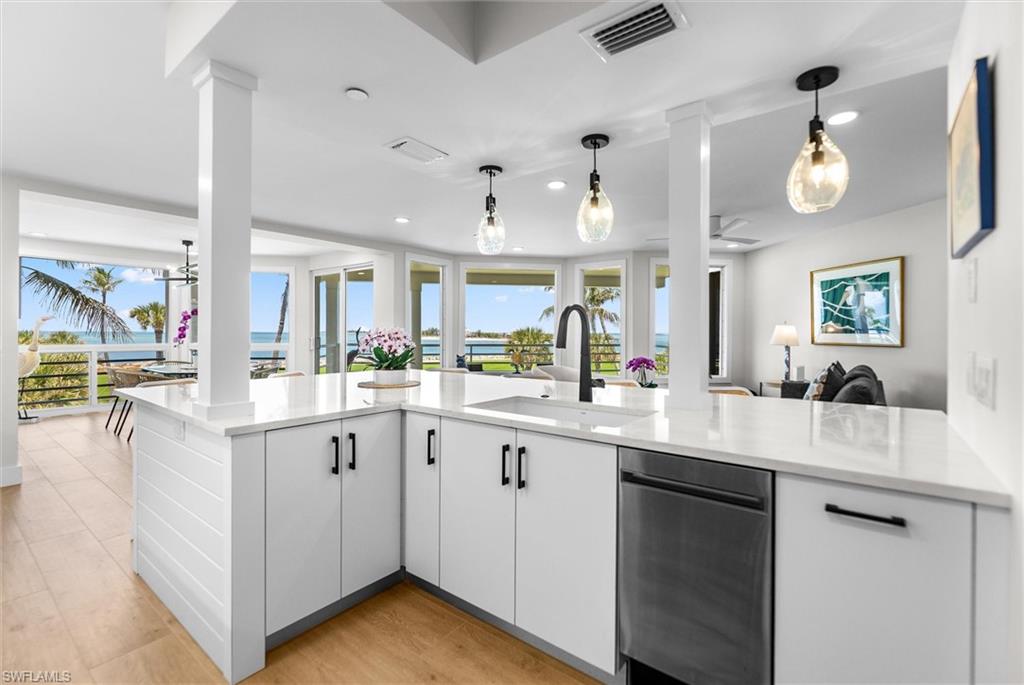 LAND'S END - Residential