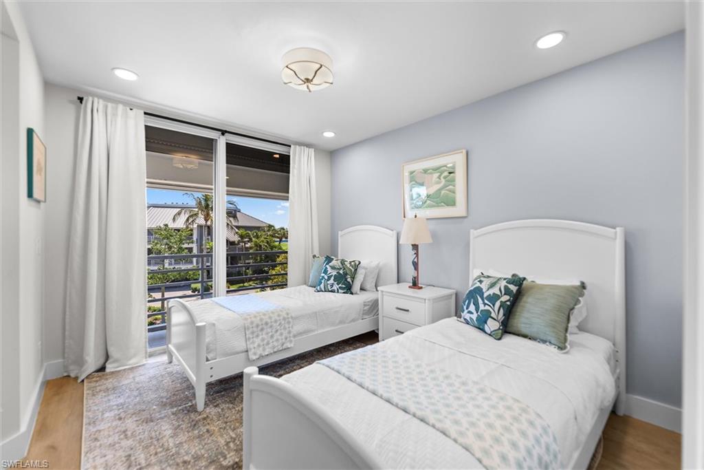 LAND'S END - Residential