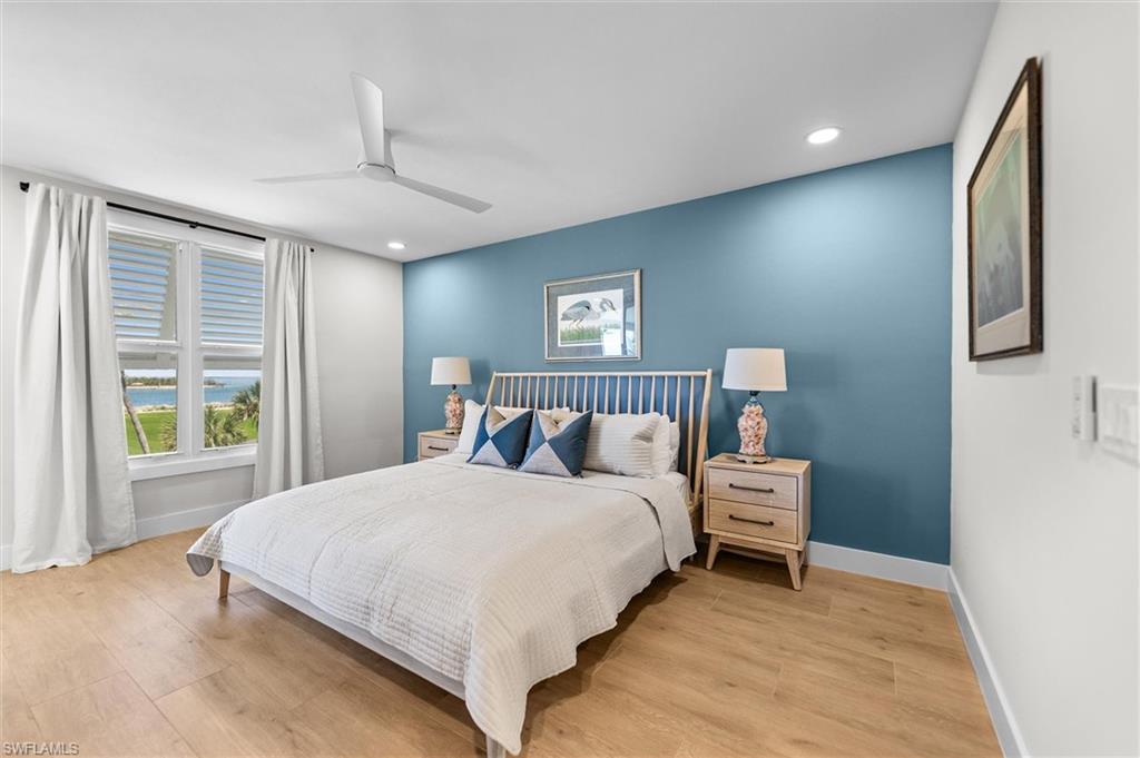 LAND'S END - Residential