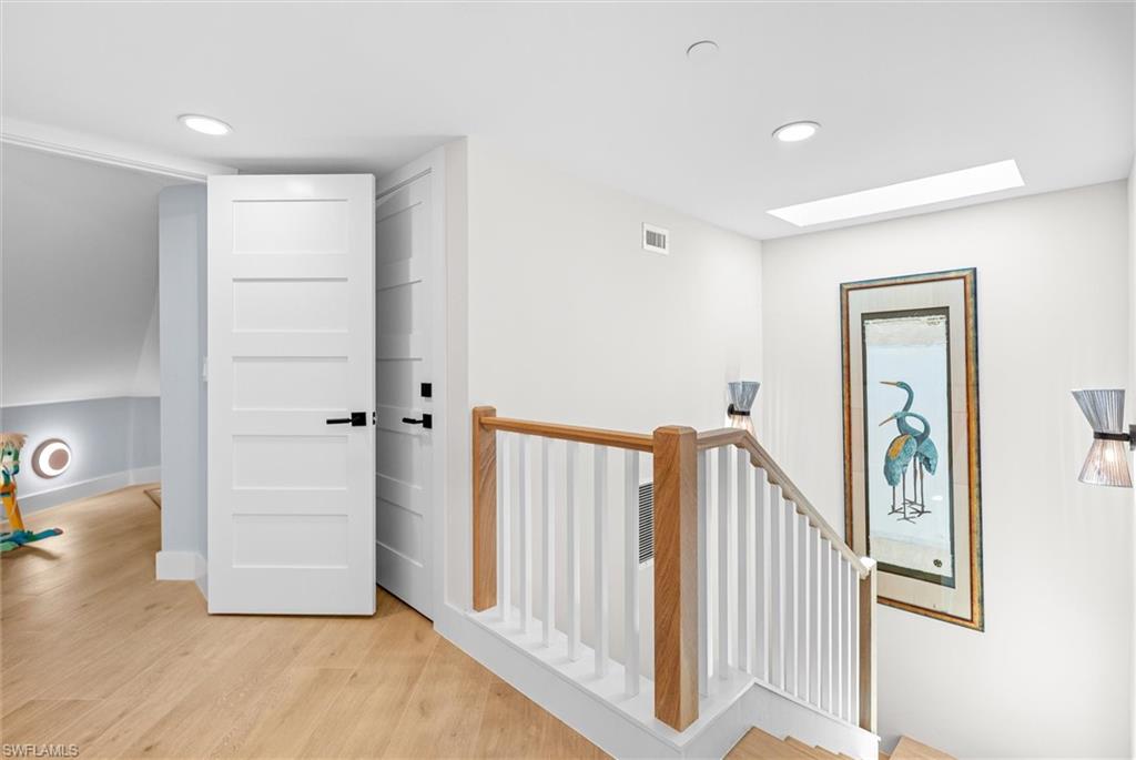 LAND'S END - Residential