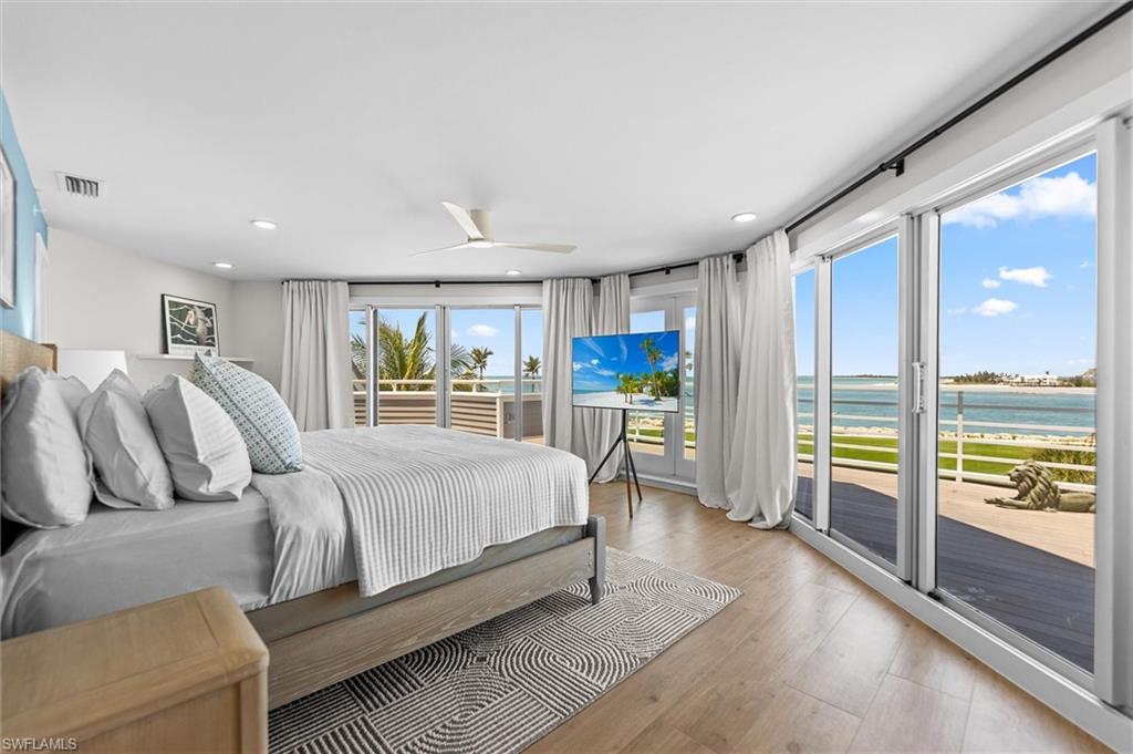 LAND'S END - Residential
