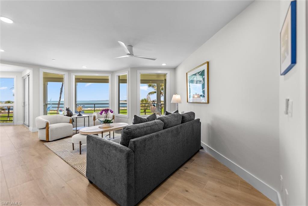 LAND'S END - Residential