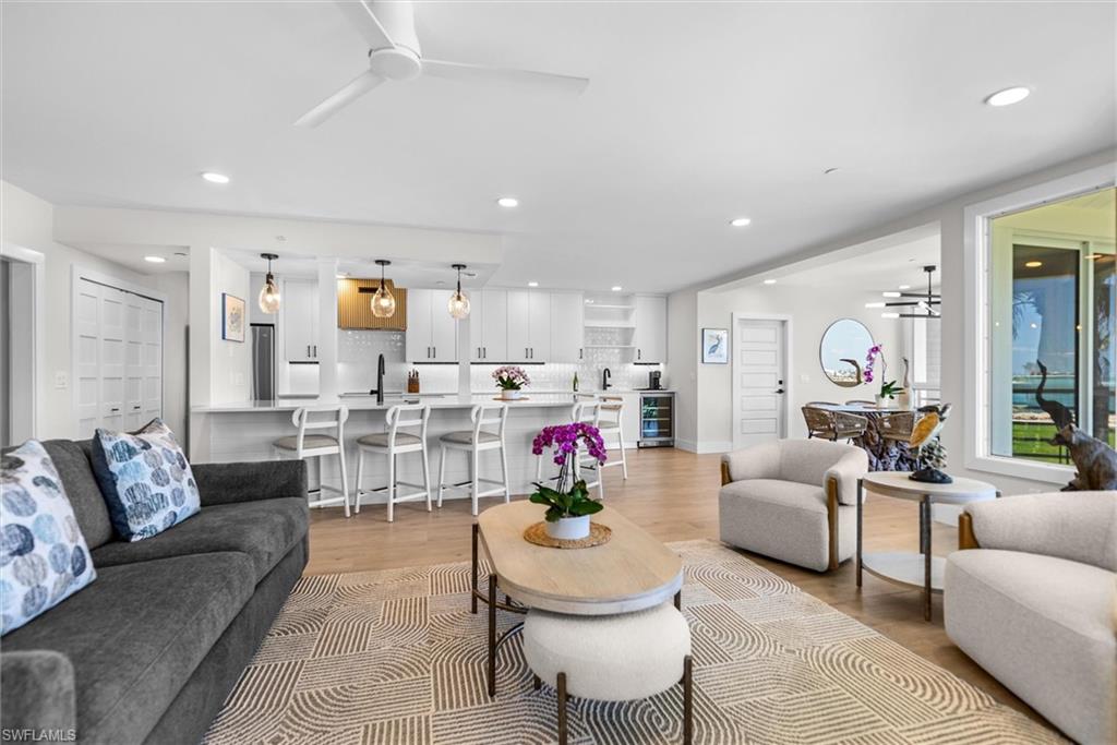 LAND'S END - Residential