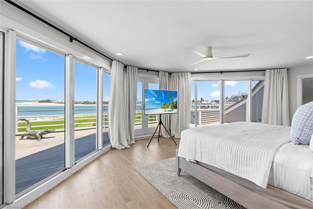 LAND'S END - Residential