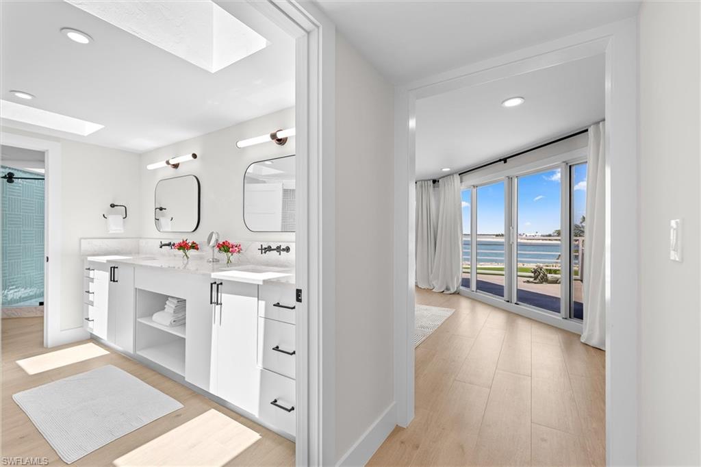 LAND'S END - Residential