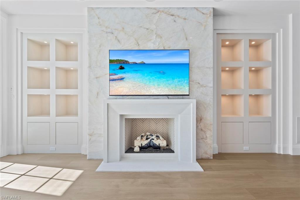 AQUALANE SHORES - Residential