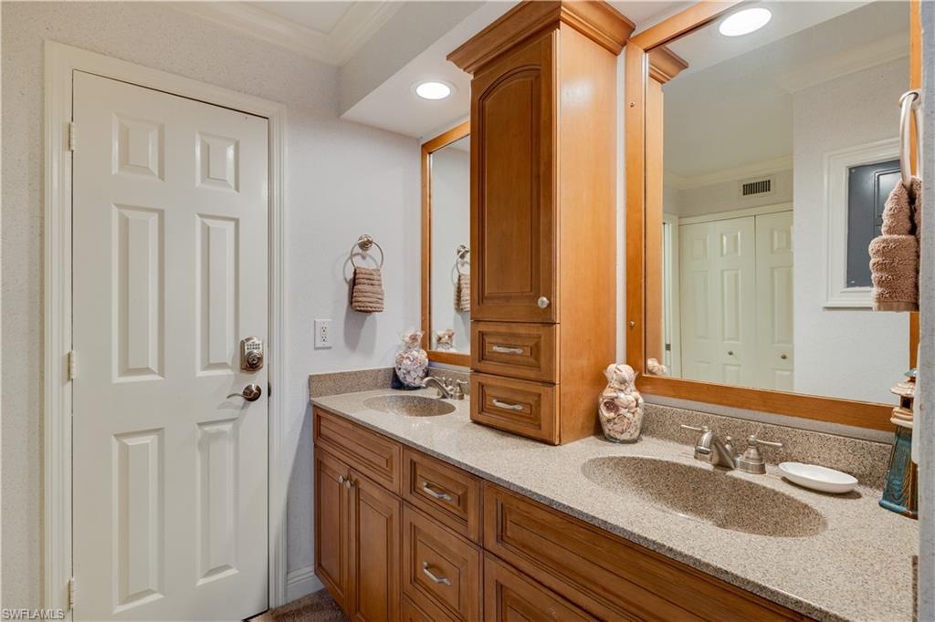 POINTE SANTO DE SANIBEL CONDO - Residential