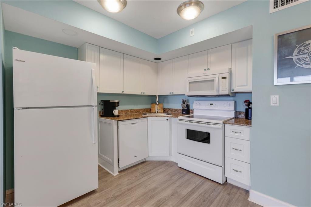 BAYSIDE VILLAS - Residential