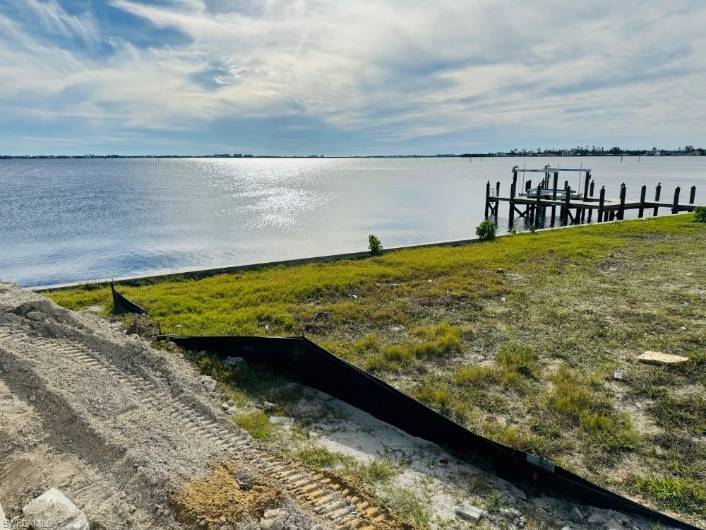 CAPE CORAL - Land