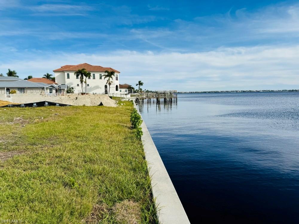 CAPE CORAL - Land