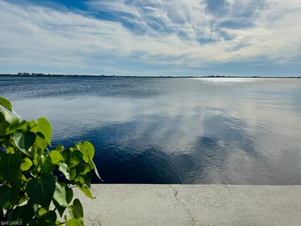 CAPE CORAL - Land