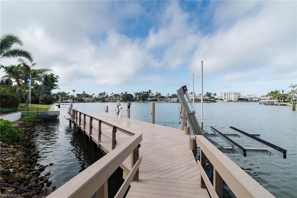 MOORINGS - Residential