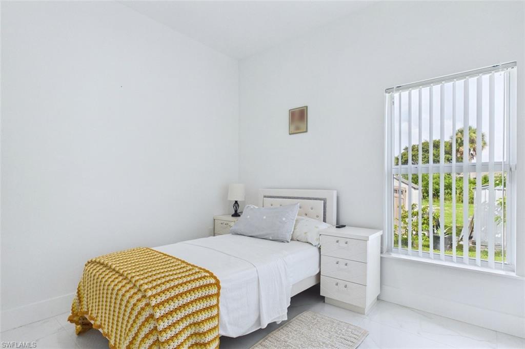 MIRROR LAKES - Residential