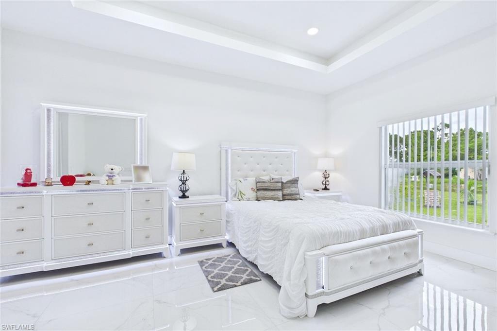 MIRROR LAKES - Residential