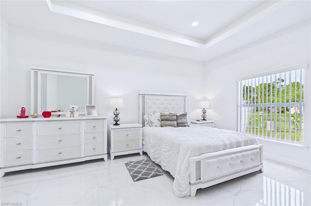 MIRROR LAKES - Residential
