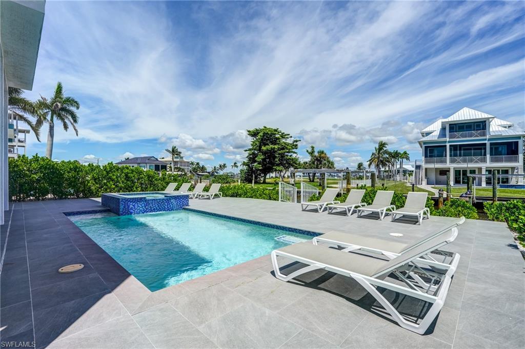 ISLAND SHORES - Residential