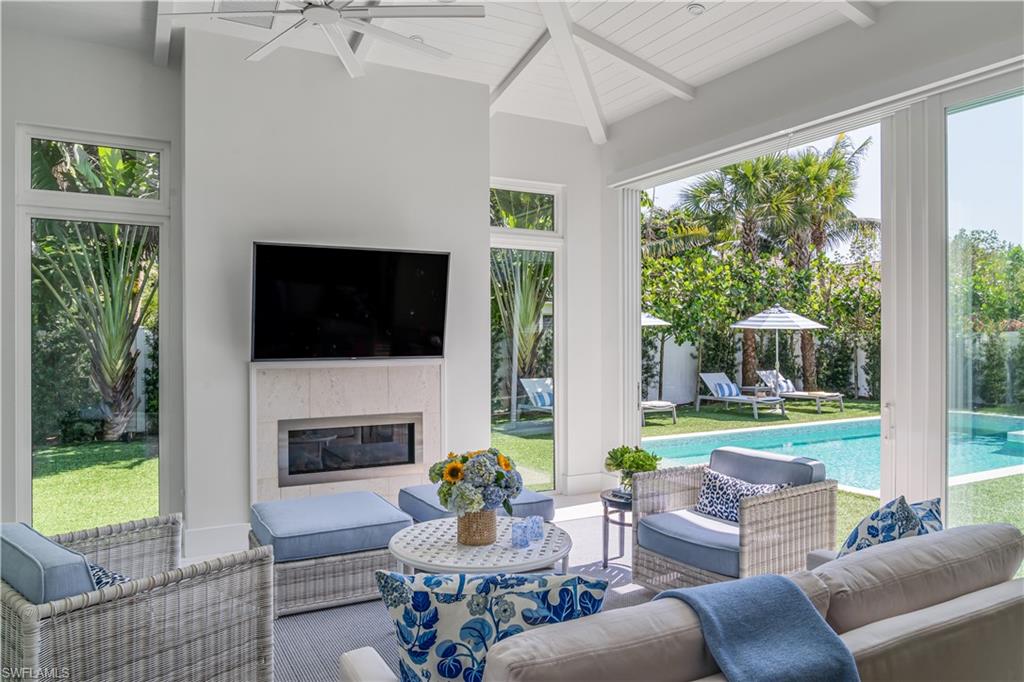 MOORINGS - Residential