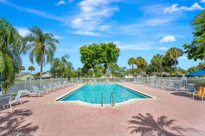 ROYAL VILLAS - Residential
