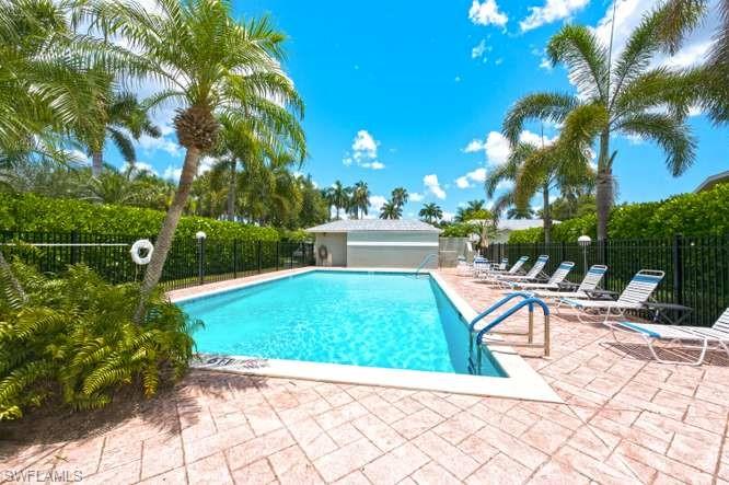 ROYAL VILLAS - Residential