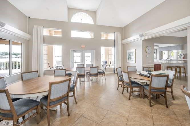 ROYAL VILLAS - Residential