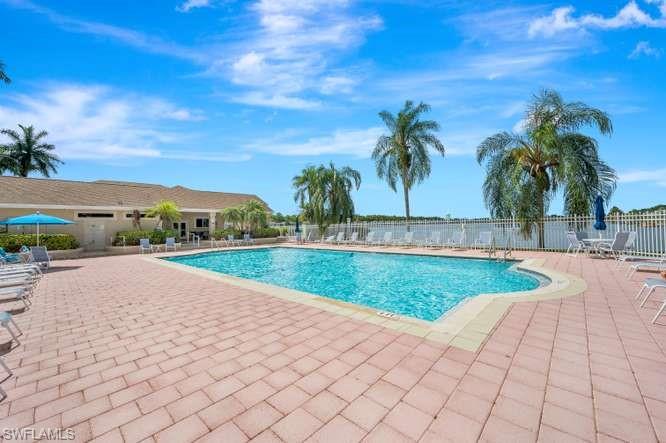 ROYAL VILLAS - Residential