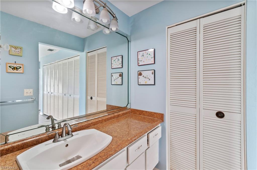 LAKEWOOD VILLAS - Residential Lease