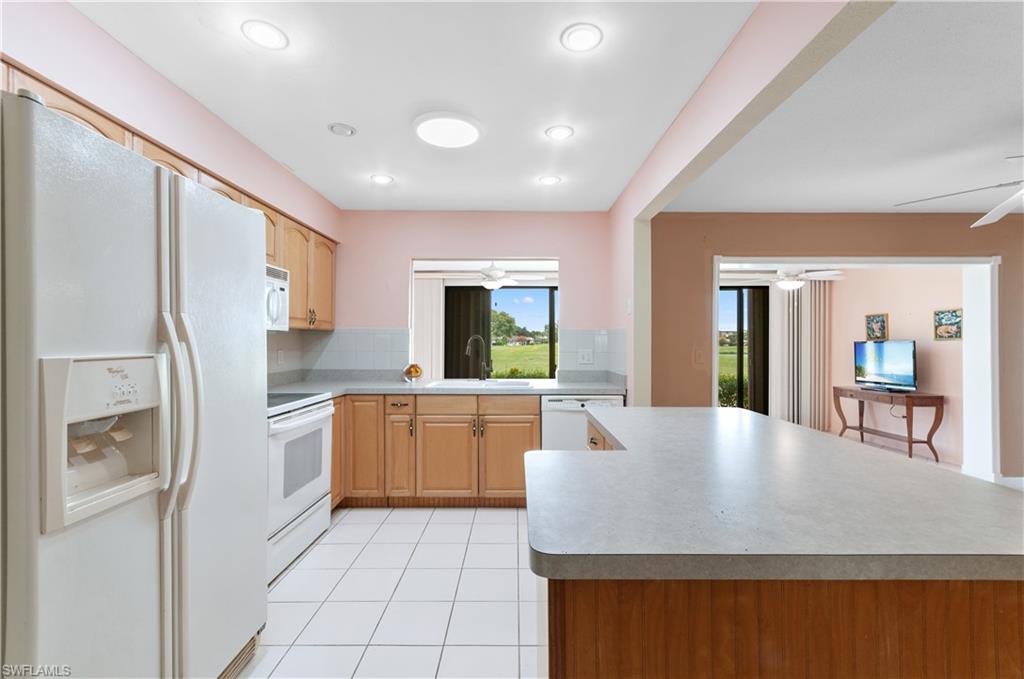 LAKEWOOD VILLAS - Residential Lease