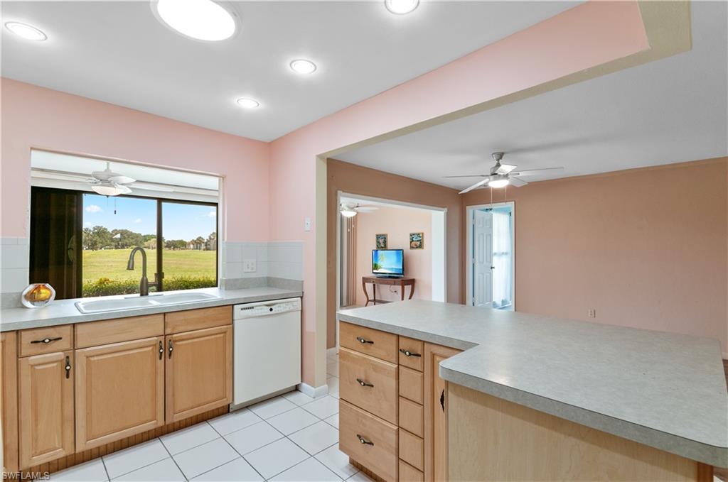LAKEWOOD VILLAS - Residential Lease