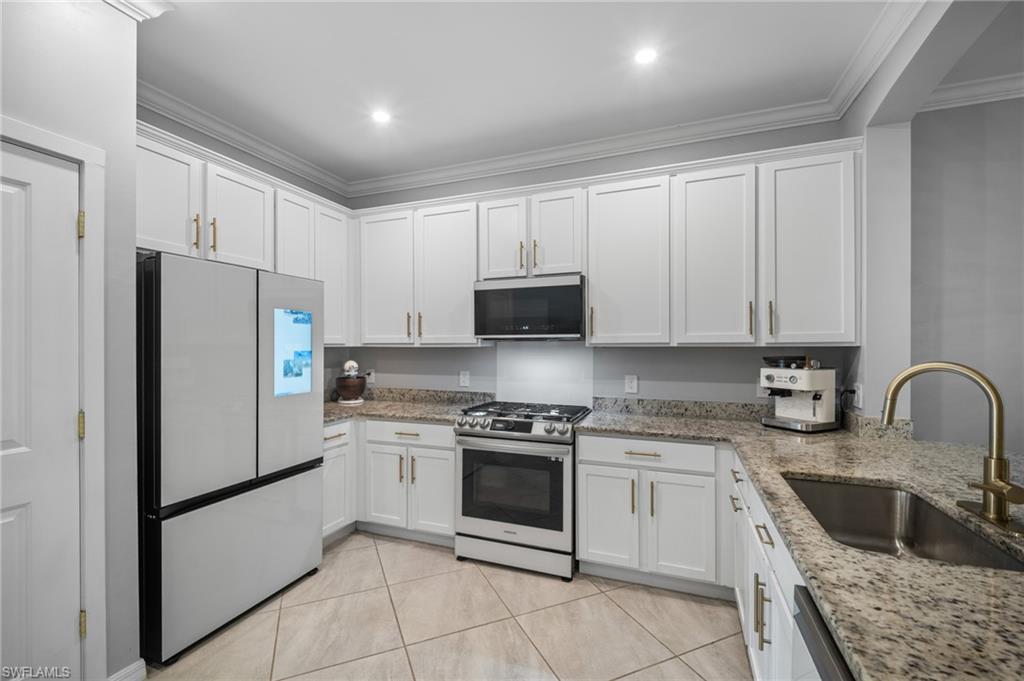 VENETIAN POINTE - Residential