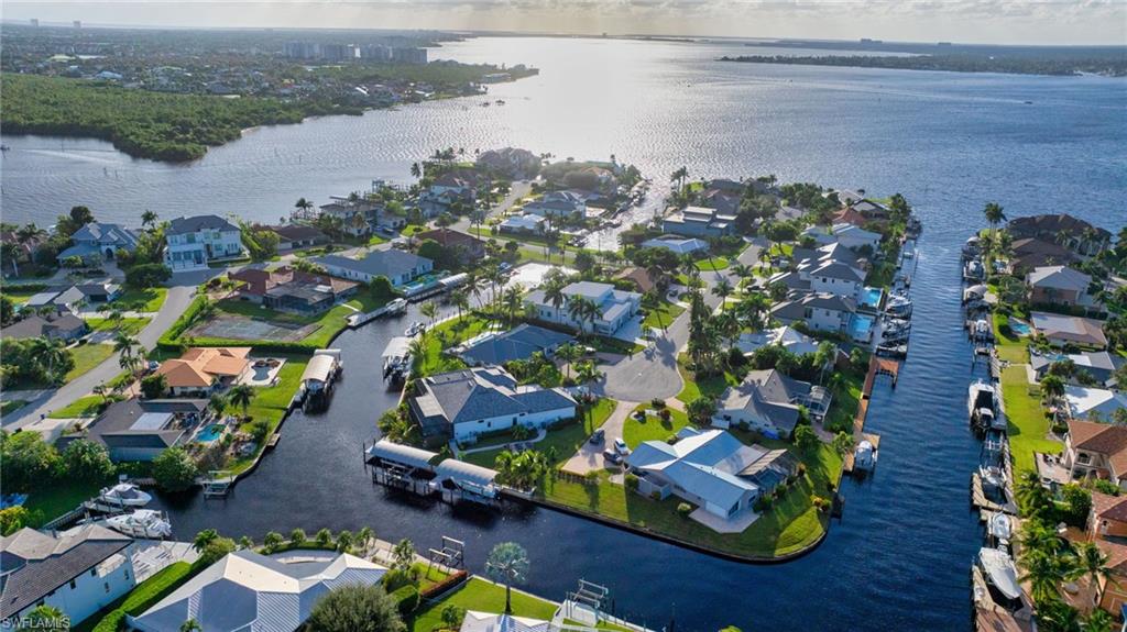 TOWN AND RIVER - Residential