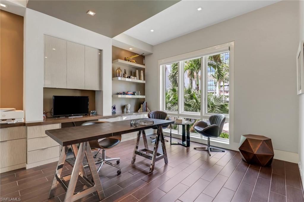 PARK SHORE - Residential