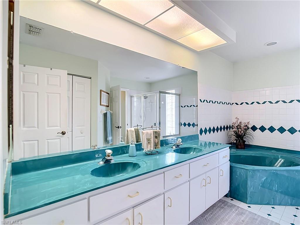 HAMPTON LAKES - Residential