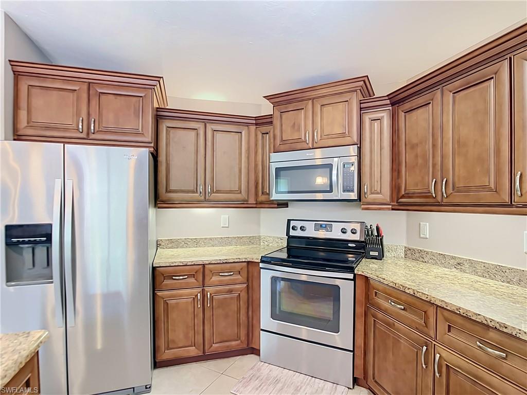 HAMPTON LAKES - Residential