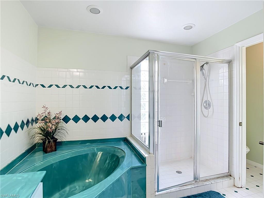 HAMPTON LAKES - Residential