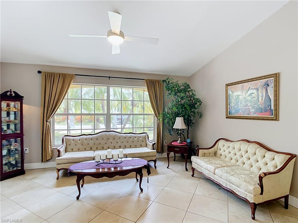 HAMPTON LAKES - Residential