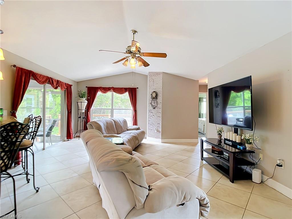 HAMPTON LAKES - Residential