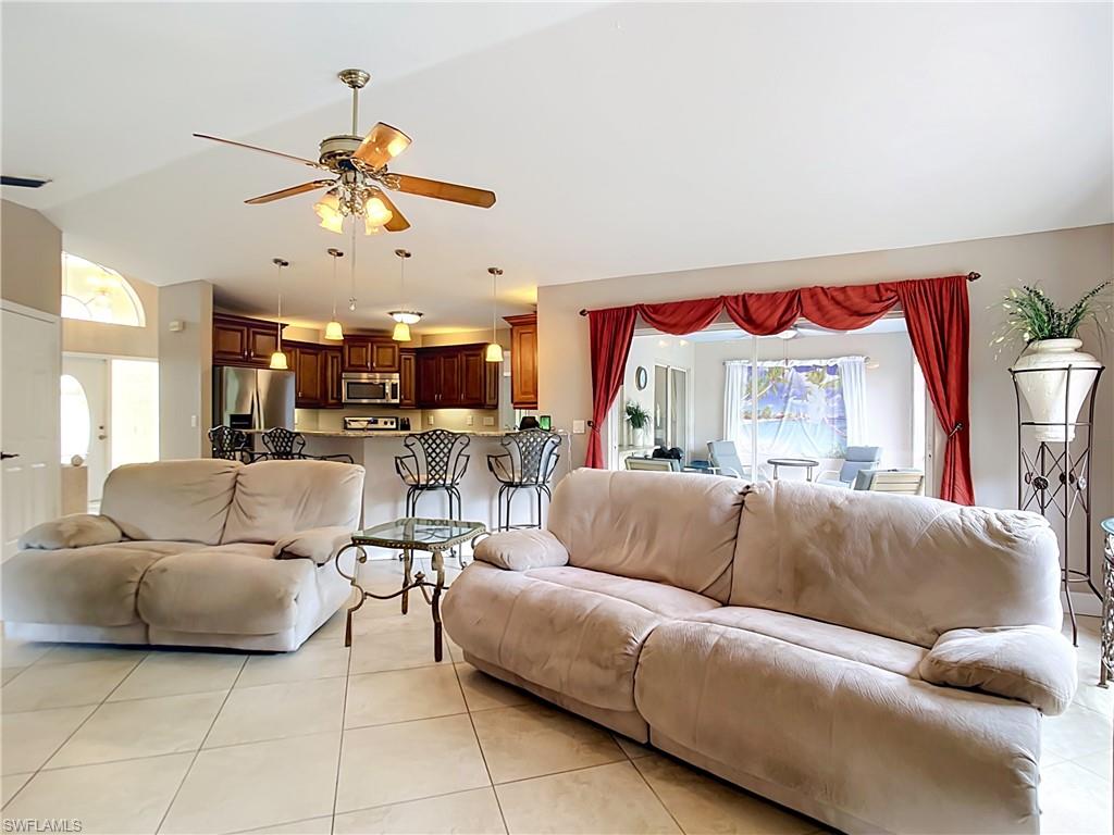 HAMPTON LAKES - Residential