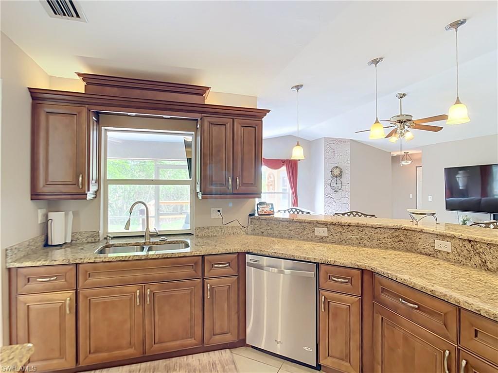 HAMPTON LAKES - Residential