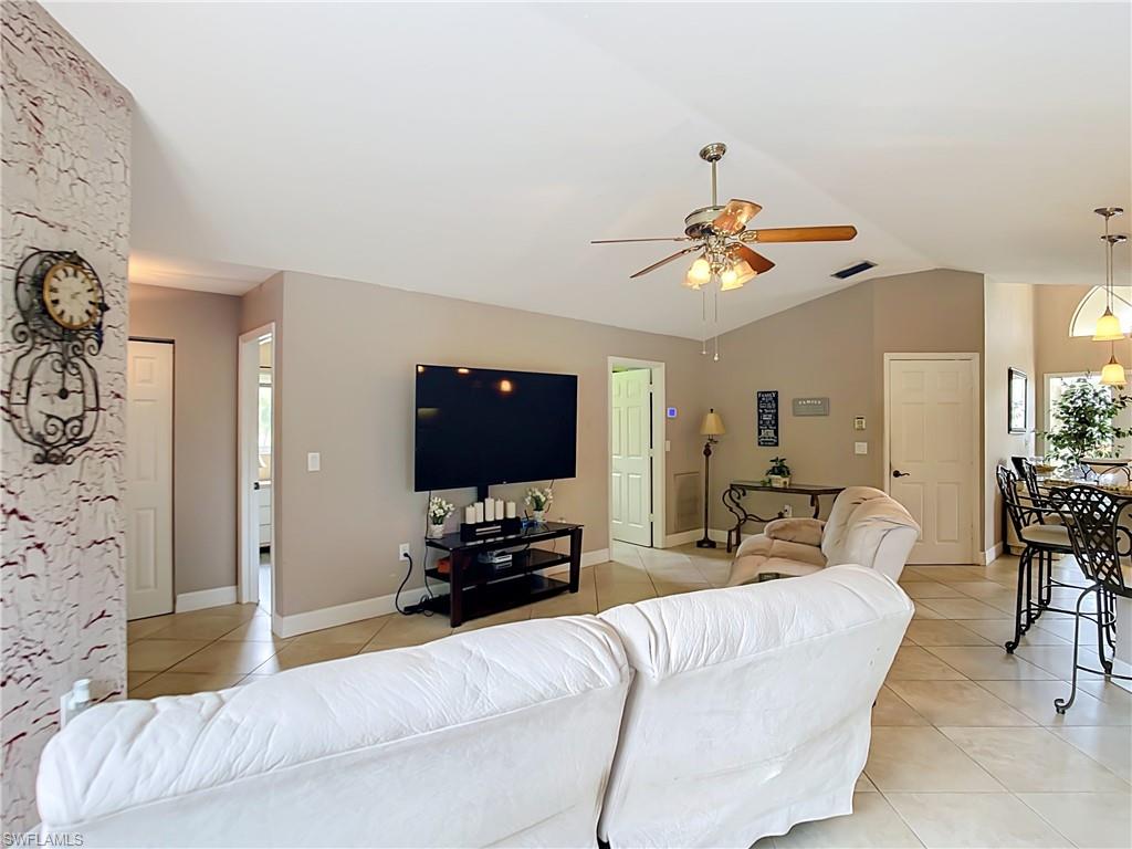 HAMPTON LAKES - Residential
