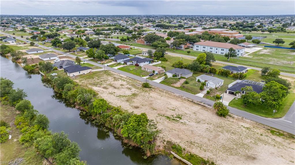CAPE CORAL - Land