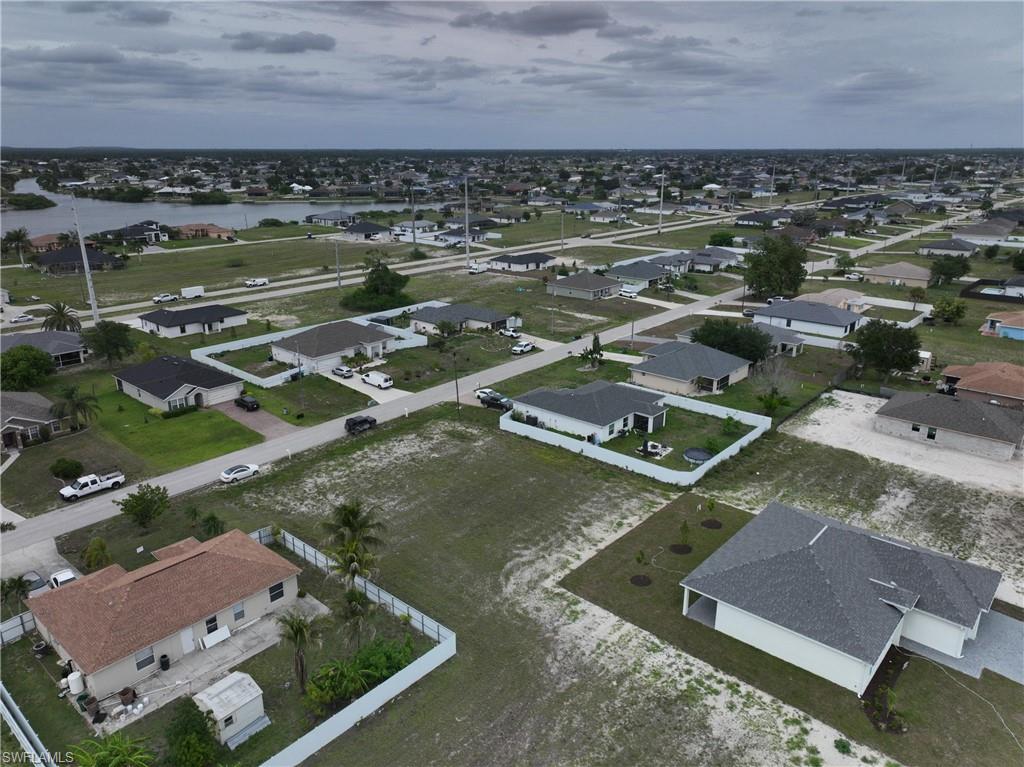 CAPE CORAL - Land