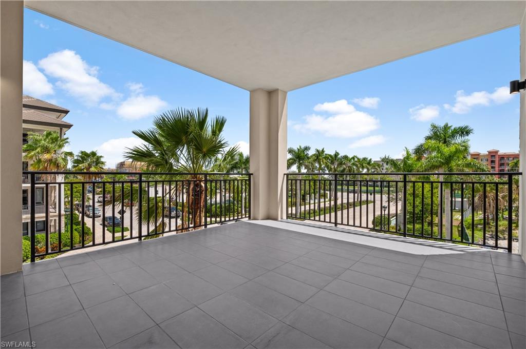 NAPLES SQUARE - Residential Lease