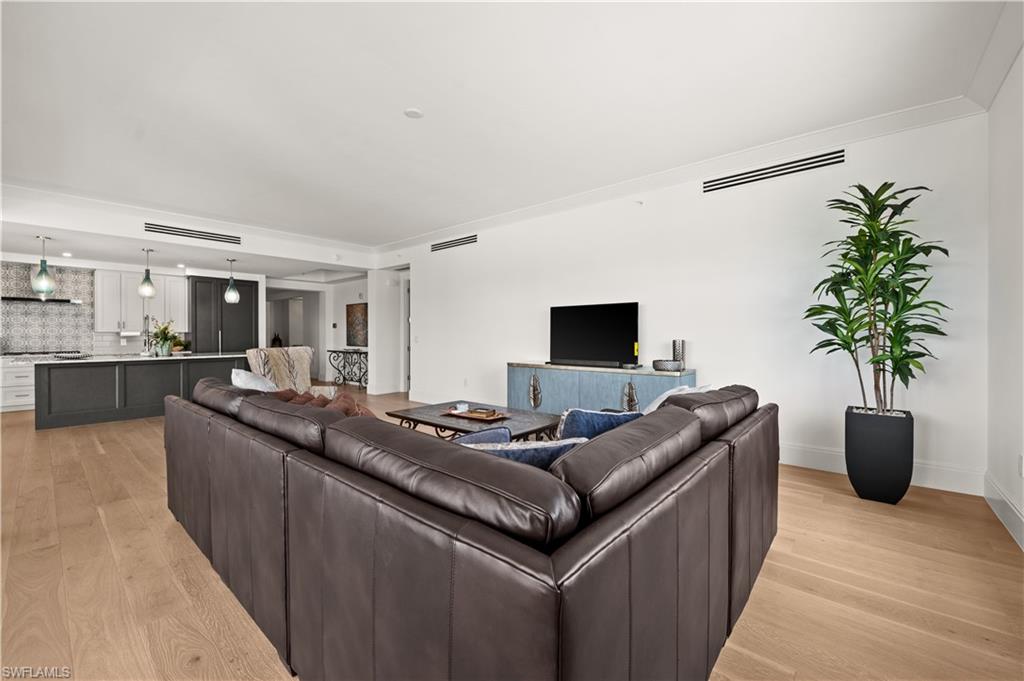 NAPLES SQUARE - Residential Lease