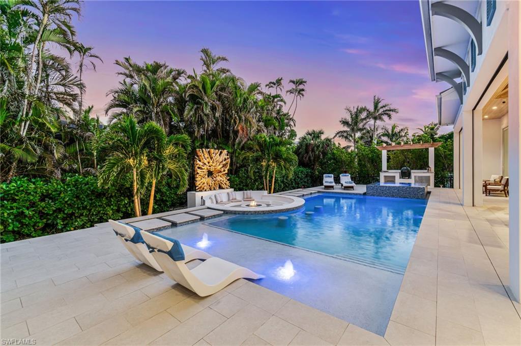 MOORINGS - Residential