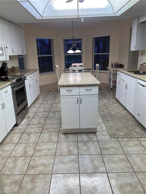 SABAL SPRINGS GOLF AND RACQUET CLUB - Residential