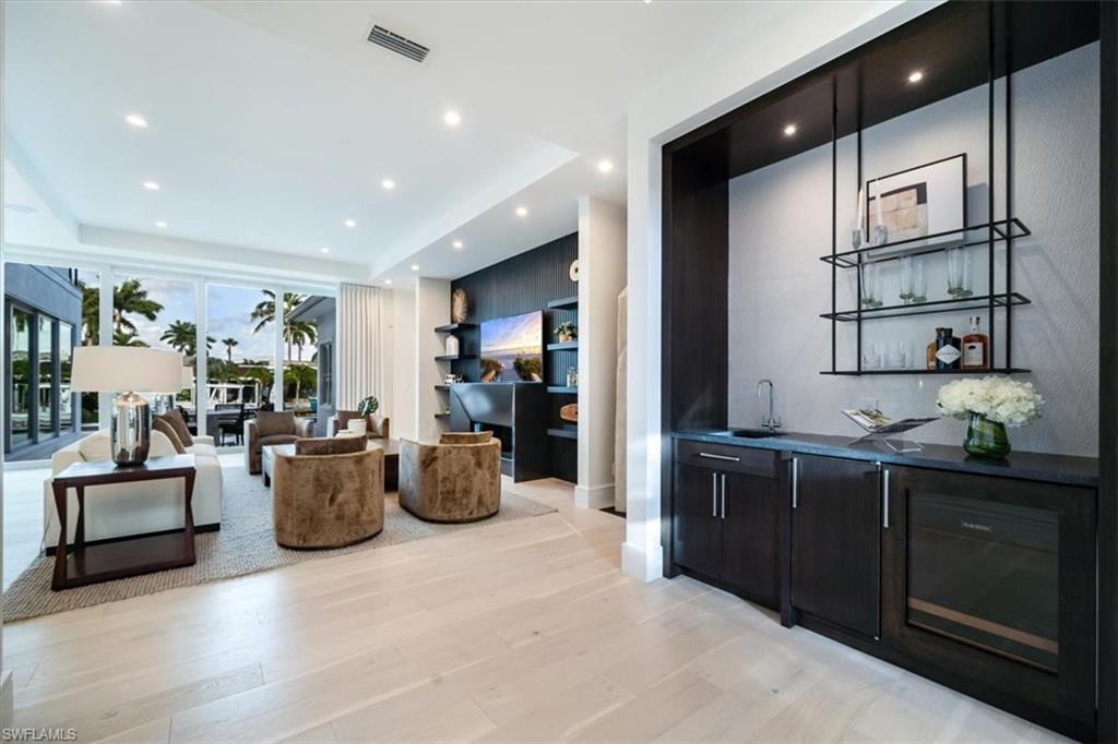 ROYAL HARBOR - Residential